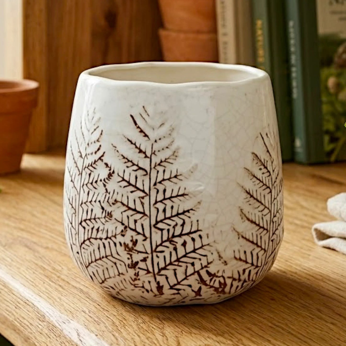 ceramic vase embosed textured leaf white 6"x6" china
